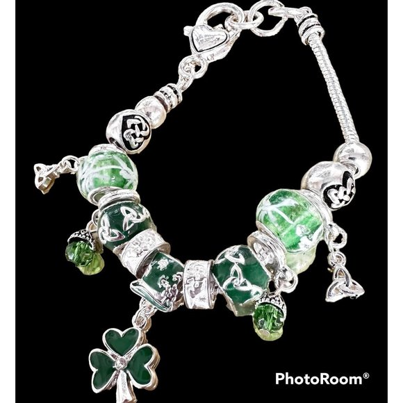 St Patrick's Day Shamrock Charm Bracelet Beaded Top Hat Celtic Knot Crys… - Picture 5 of 12